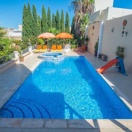 Central Villa Flatlet With Pool - Free Parking And Wifi Lija Buitenkant foto