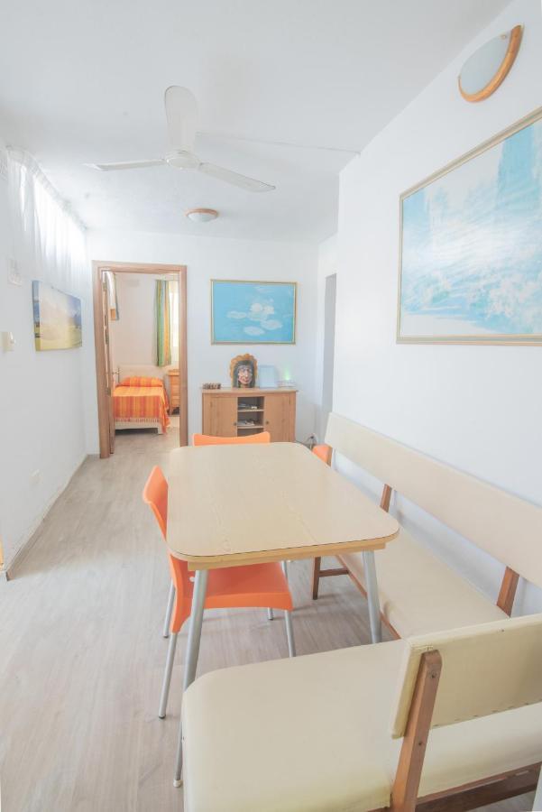 Central Villa Flatlet With Pool - Free Parking And Wifi Lija Buitenkant foto