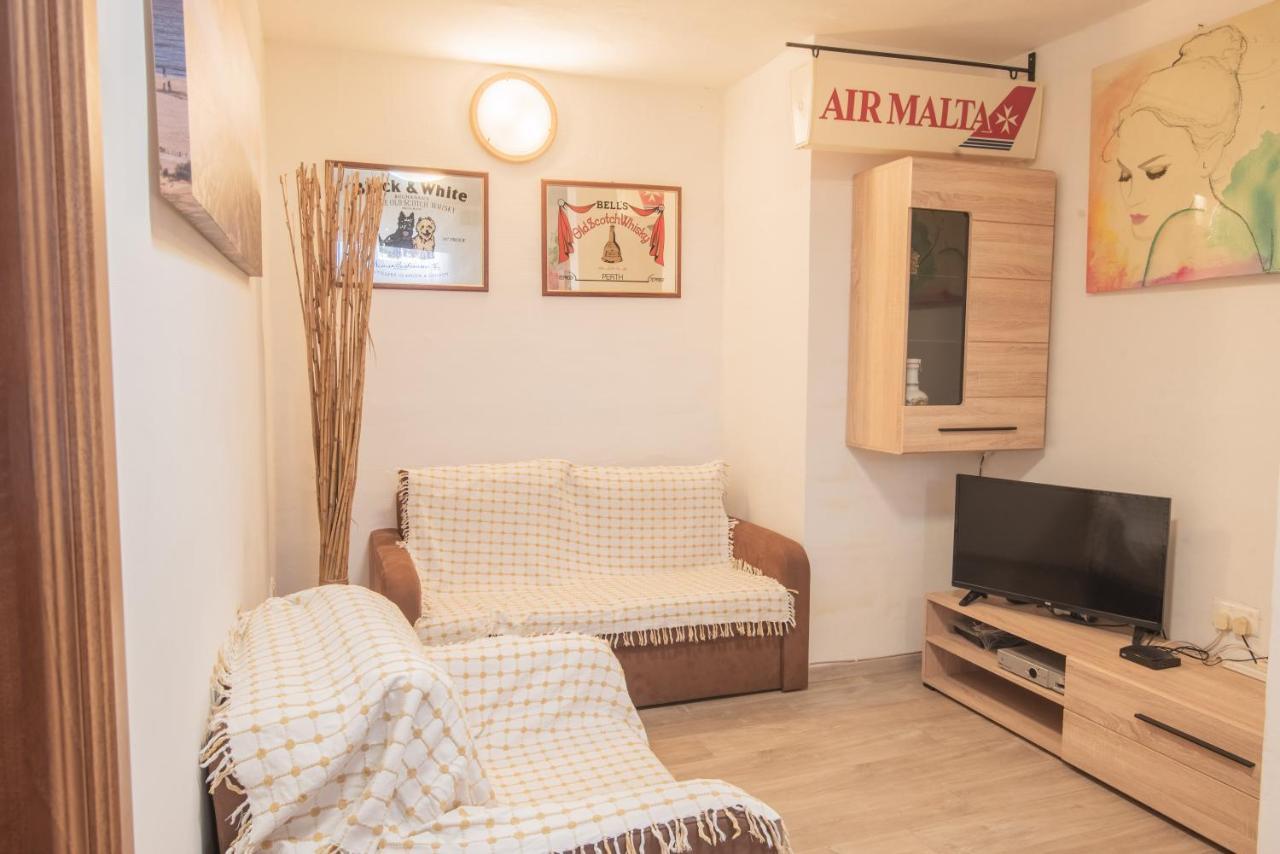 Central Villa Flatlet With Pool - Free Parking And Wifi Lija Buitenkant foto